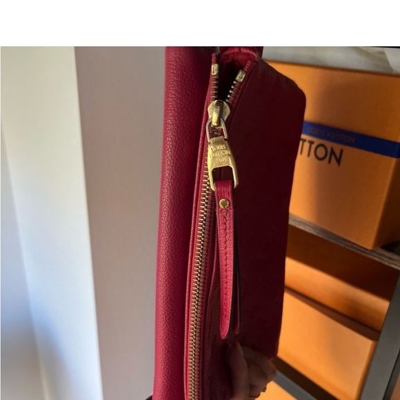 Louis crossbody authentic - Picture 6 of 15